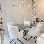 Sky Gate By Cozy Corners 4*